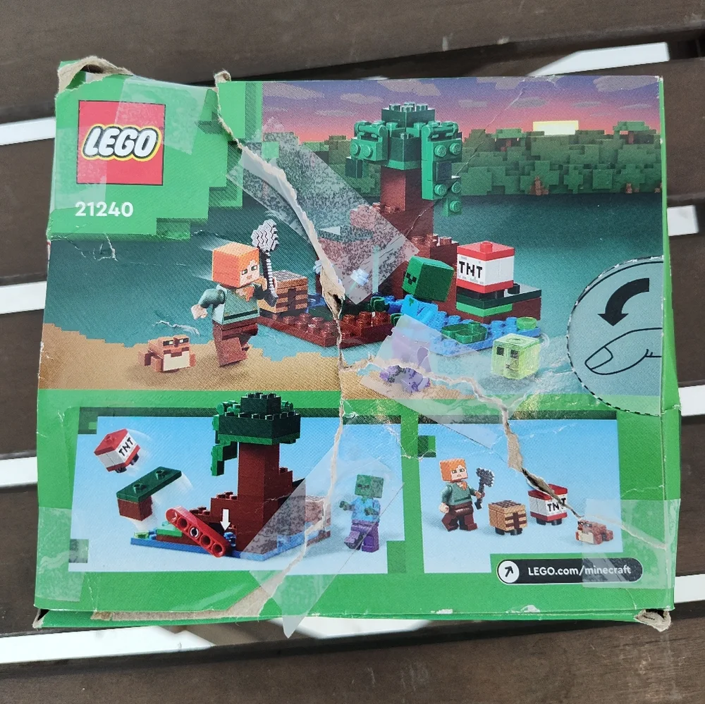 LEGO Minecraft New In Box 21240 The Swamp Adventure Set - Green and Brown